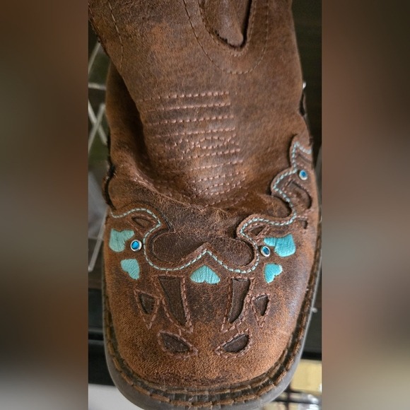 LITTLE GIRLS BROWN VINTAGE ROPER BOOTS WITH TURQUOISE EMBROIDERY AND CRYSTALS - Picture 7 of 8